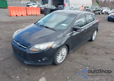 2014 Ford Focus Titanium z USA, uszkodzony, nr VIN 1FADP3N23EL462900